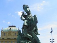 Spomenik 'Sv. Juraj ubija zmaja' na Trgu Republike Hrvatske